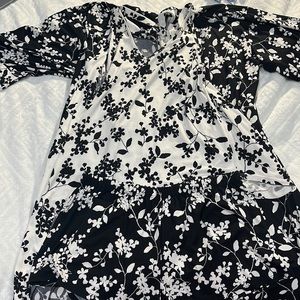 Flora Nikrooz 3 piece travel set.